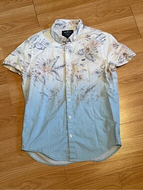 Hollister Men's Light Blue Ombre Floral Short-Sleeve Button-Down Shirt